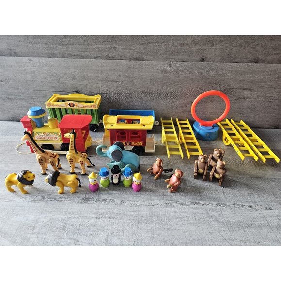 Vintage Fisher Price Circus Train 991 w Animals Clowns Rings Huge Lot